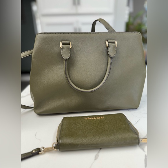 Michael Kors Savannah Satchel olive green leather bag with wallet/wristlet. Set - Picture 9 of 16
